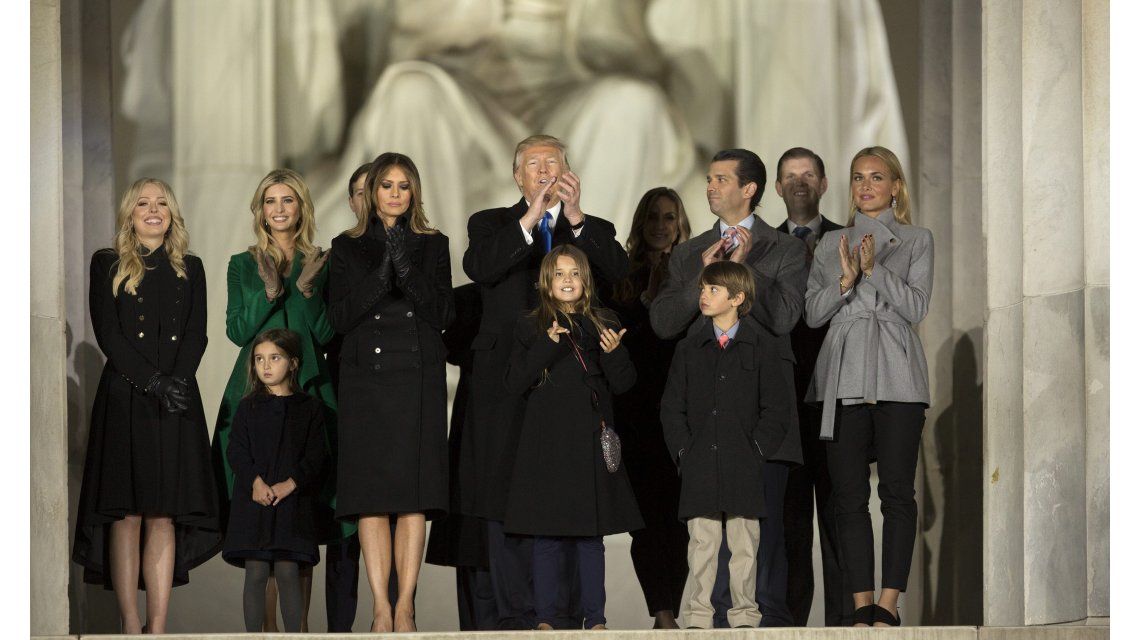 Toda la familia de Donald Trump en el monumento a Lincoln Toda la familia de Donald Trump en el monumento a Lincoln