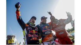 El piloto Sam Sunderland celebra su victoria en el Dakar El piloto Sam Sunderland celebra su victoria en el Dakar