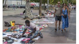 Top Manta les dicen a los manteros de Barcelona que fueron recibidos por el Papa Francisco Top Manta les dicen a los manteros de Barcelona que fueron recibidos por el Papa Francisco
