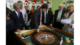 Lanzamiento de la primera bola Lanzamiento de la primera bola