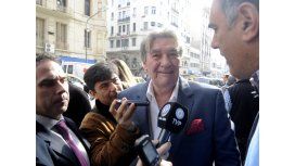 Armando Pérez hablando con la prensa Armando Pérez hablando con la prensa