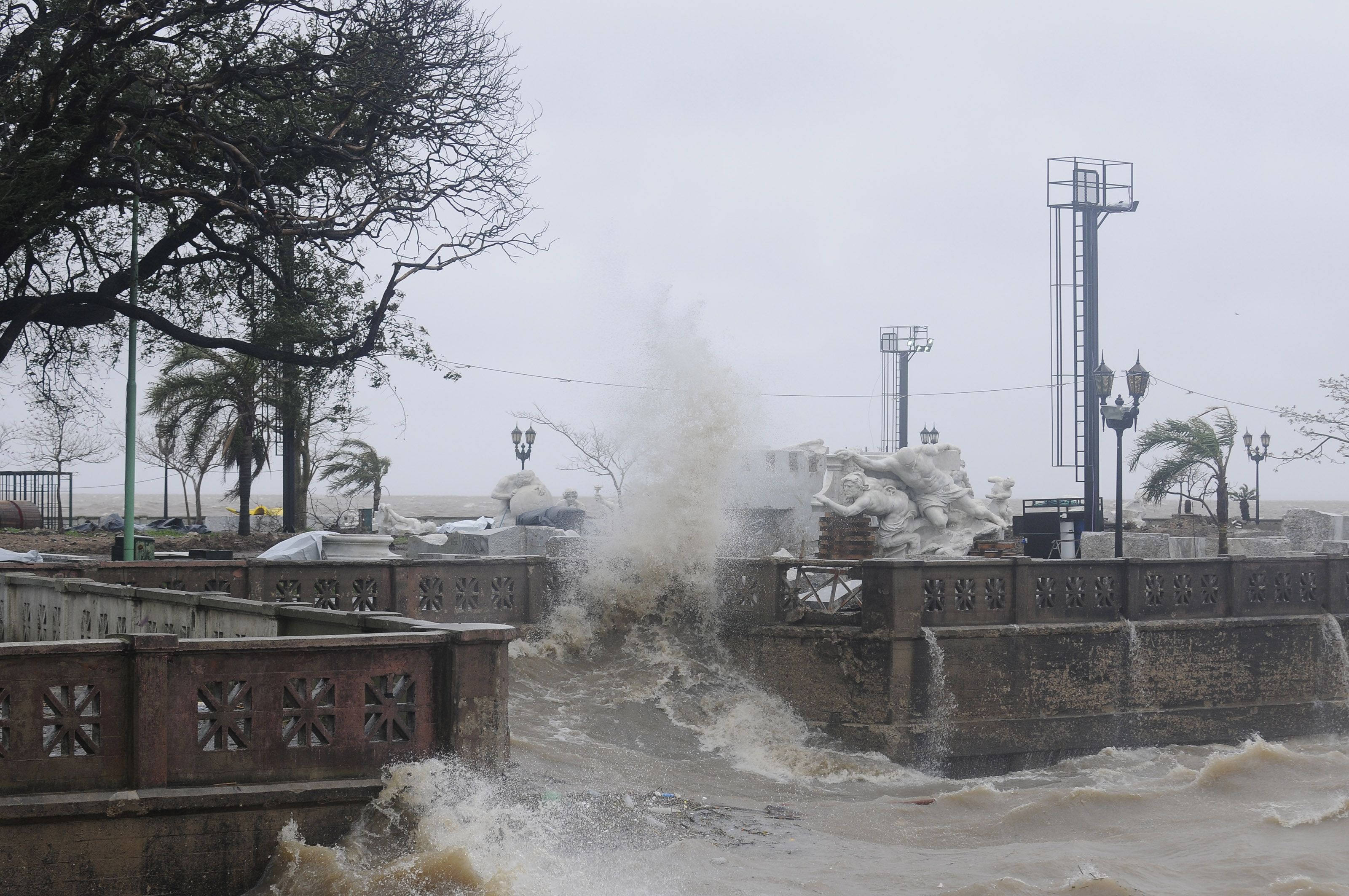 Fuertes vientos en la Costanera