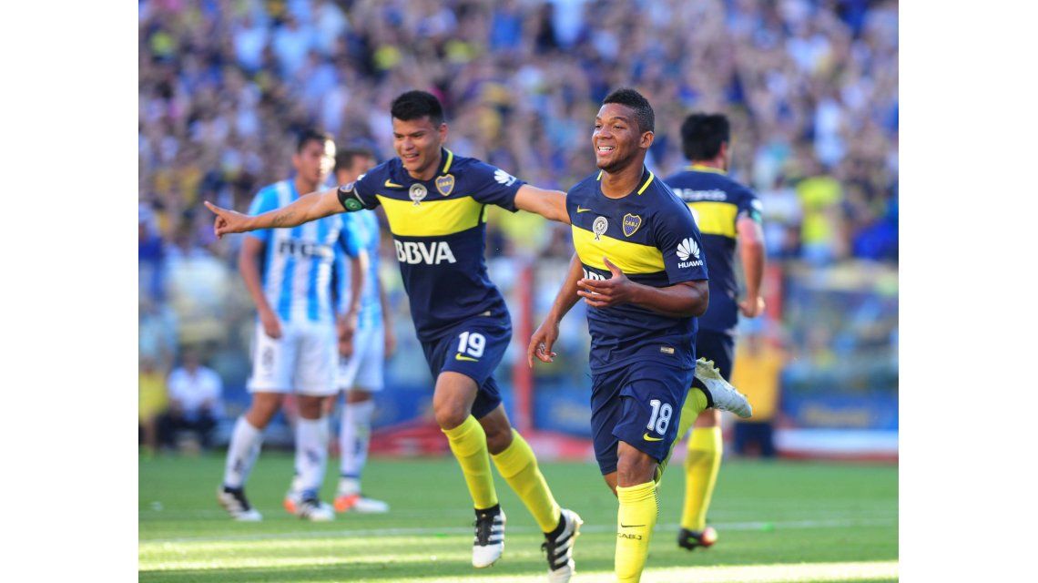 Boca festeja el gol de Insúa en contra Boca festeja el gol de Insúa en contra