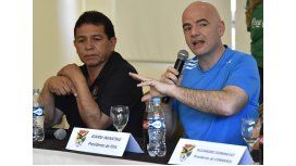 López junto a Infantino, presidente de FIFA López junto a Infantino, presidente de FIFA