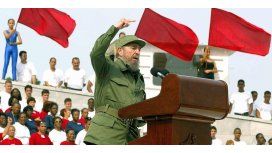 Fidel Castro en 2003 dando un encendido discurso Fidel Castro en 2003 dando un encendido discurso