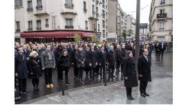 Francia recuerda a las víctimas de los atentados en París en el primer aniversario. Francia recuerda a las víctimas de los atentados en París en el primer aniversario.