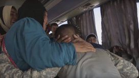 Soldado iraquí se reencontró con la madre luego de dos años Soldado iraquí se reencontró con la madre luego de dos años