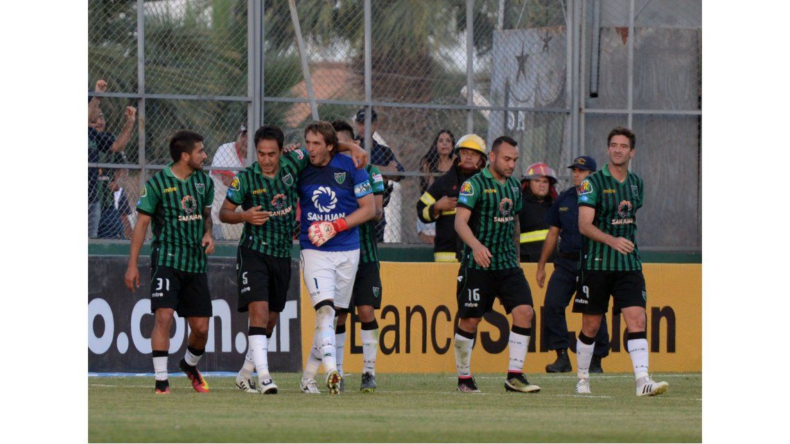 San Martín de San Juan celebra su primer tanto ante Vélez San Martín de San Juan celebra su primer tanto ante Vélez