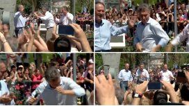 El Presidente bailando junto al gobernador cordobés El Presidente bailando junto al gobernador cordobés