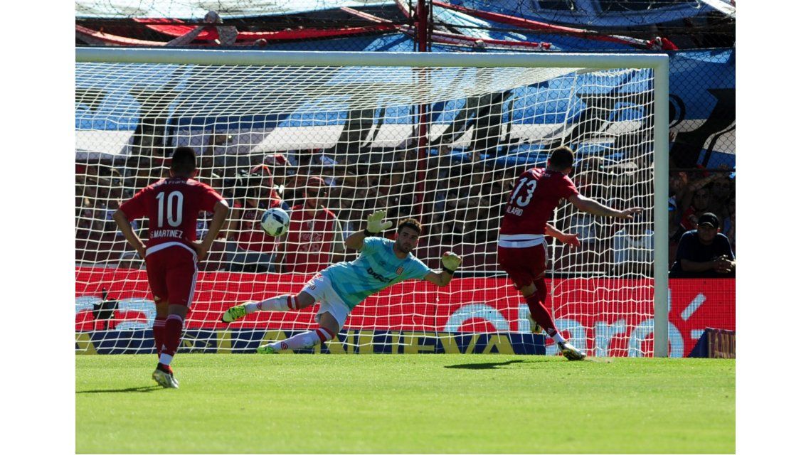 Diego Abal cobró un polémico penal de Desábato sobre Mayada en el empate entre River y Estudiantes Diego Abal cobró un polémico penal de Desábato sobre Mayada en el empate entre River y Estudiantes