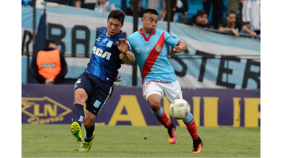 Racing y Arsenal se enfrentan en el Cilindro de Avellaneda Racing y Arsenal se enfrentan en el Cilindro de Avellaneda