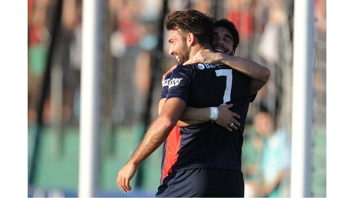 Cauteruccio marcó tres goles para San Lorenzo. Cauteruccio marcó tres goles para San Lorenzo.