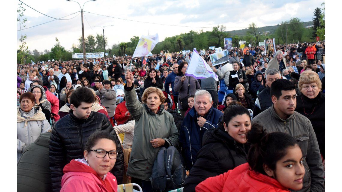Los fieles celebran en Córdoba la canonización del cura Brochero. Los fieles celebran en Córdoba la canonización del cura Brochero.