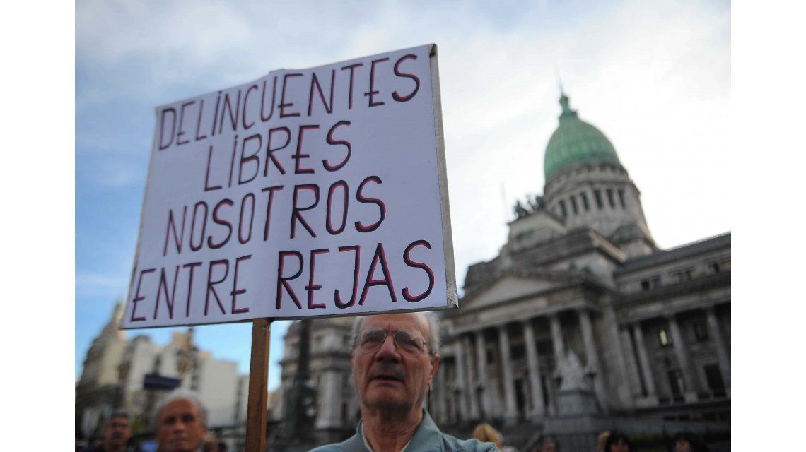 {altText( <p>La marcha contra la inseguridad #ParaQueNoTePase, en el Congreso.</p> ,La marcha #ParaQueNoTePase, en fotos)} {altText( <p>La marcha contra la inseguridad #ParaQueNoTePase, en el Congreso.</p> ,La marcha #ParaQueNoTePase, en fotos)}