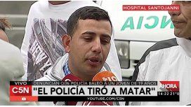 Los familiares aseguran que el joven fue baleado por un policía. Los familiares aseguran que el joven fue baleado por un policía.