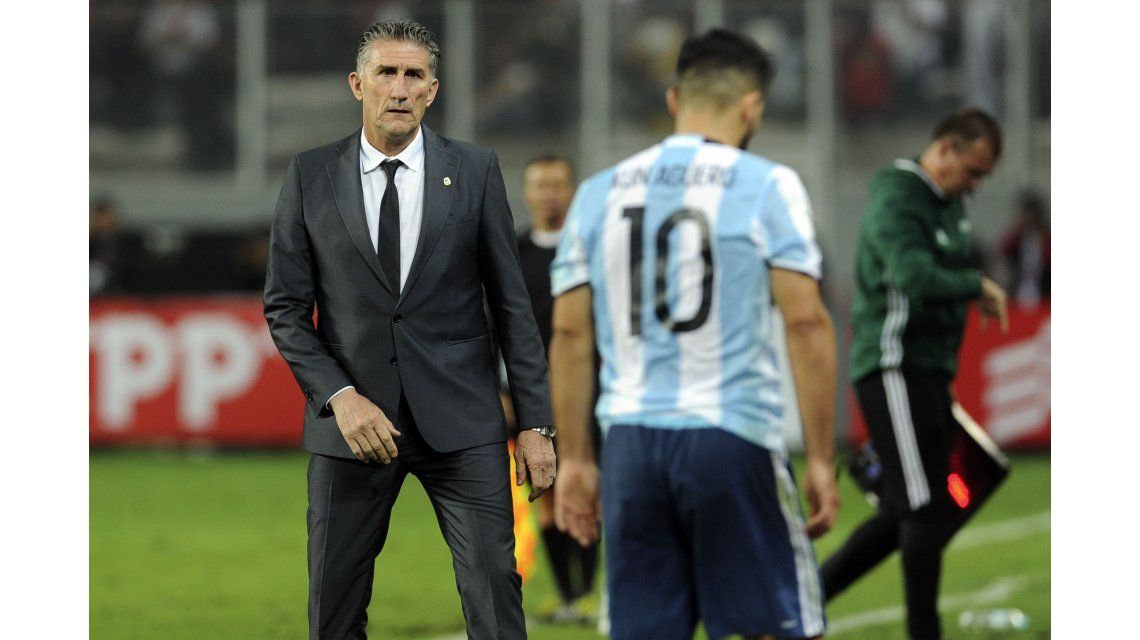 Edgardo Bauza en el empate de Argentina ante Perú en Lima por las Eliminatorias Edgardo Bauza en el empate de Argentina ante Perú en Lima por las Eliminatorias