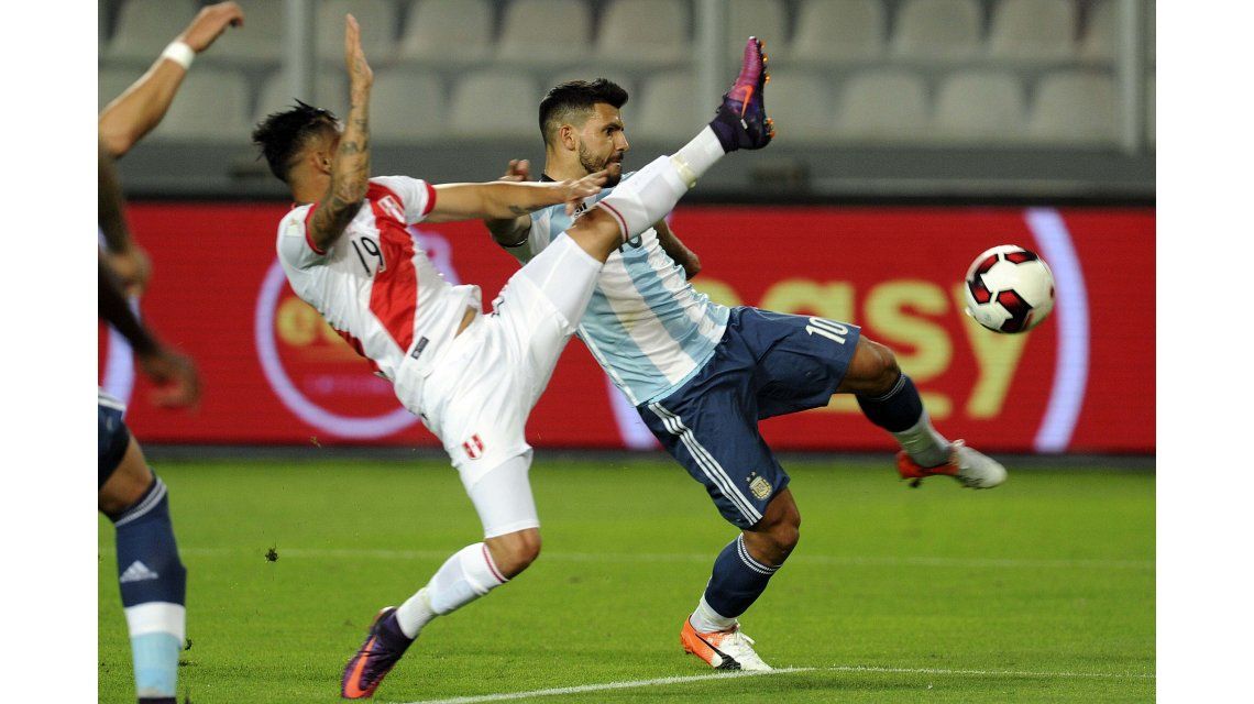 Argentina y Perú se miden por la novena fecha de Eliminatorias. Argentina y Perú se miden por la novena fecha de Eliminatorias.