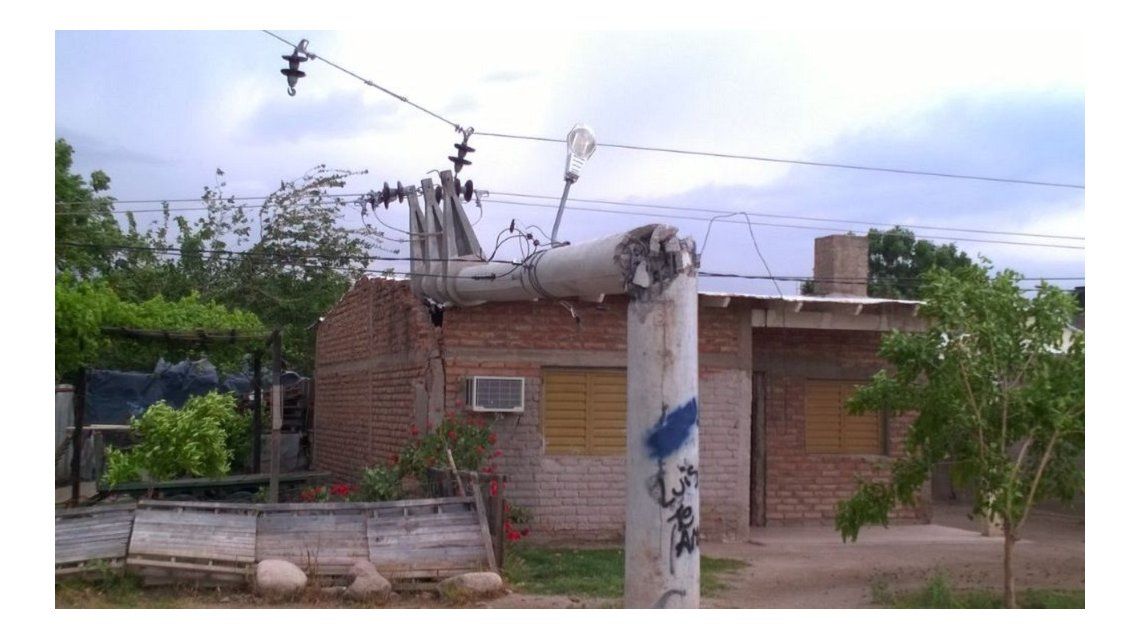 Violento tornado en Catamarca causó la muerte de un adolescente y graves destrozos Violento tornado en Catamarca causó la muerte de un adolescente y graves destrozos