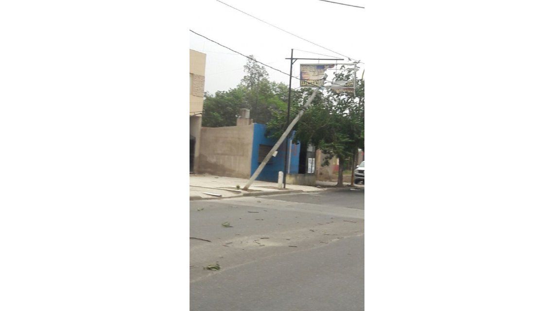 Violento tornado en Catamarca causó la muerte de un adolescente y graves destrozos Violento tornado en Catamarca causó la muerte de un adolescente y graves destrozos
