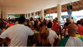 Pasajeros varados en el aeropuerto de Punta Cana. Pasajeros varados en el aeropuerto de Punta Cana.
