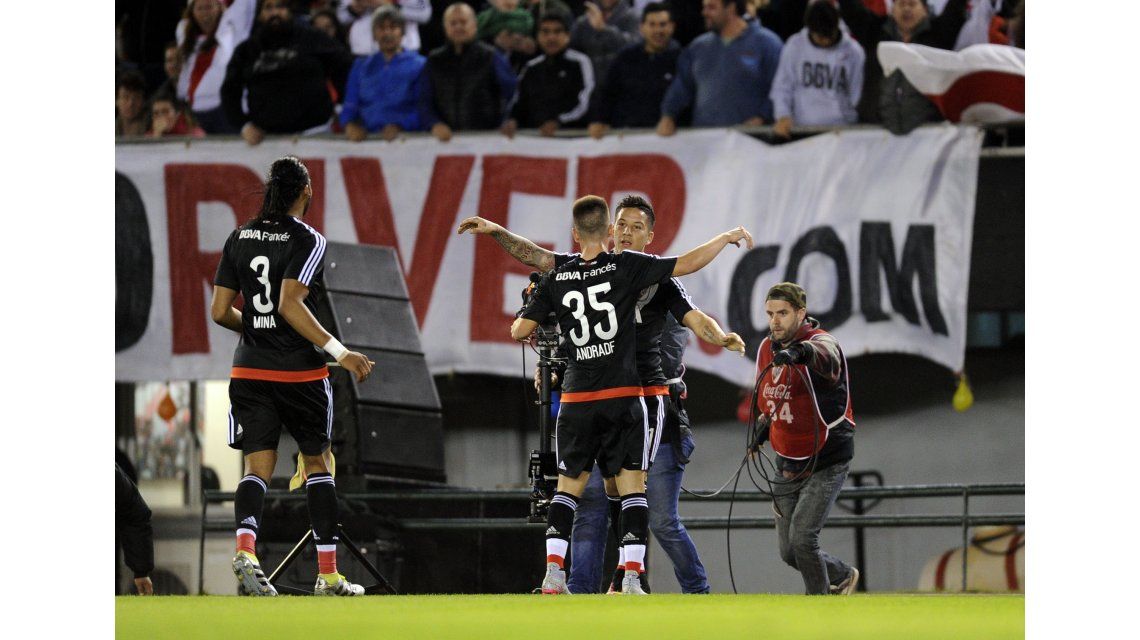 River enfrenta a Vélez en el Monumental River enfrenta a Vélez en el Monumental