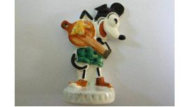 Recuerdo del horror: hallan juguete de Mickey de un nene que estuvo en Auschwitz Recuerdo del horror: hallan juguete de Mickey de un nene que estuvo en Auschwitz