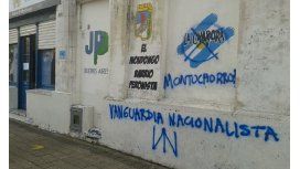 Un grupo neonazi atacó un local de La Cámpora en La Plata Un grupo neonazi atacó un local de La Cámpora en La Plata