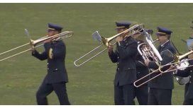 El imperio contraataca: en el acto del Bicentenario tocaron la canción de Star Wars El imperio contraataca: en el acto del Bicentenario tocaron la canción de Star Wars