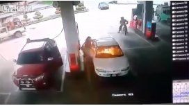 Jugó con un encendedor en una estación Jugó con un encendedor en una estación