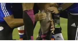 ¿El sueño del pibe? Le pegó duro al árbitro y casi lo saca de la cancha ¿El sueño del pibe? Le pegó duro al árbitro y casi lo saca de la cancha