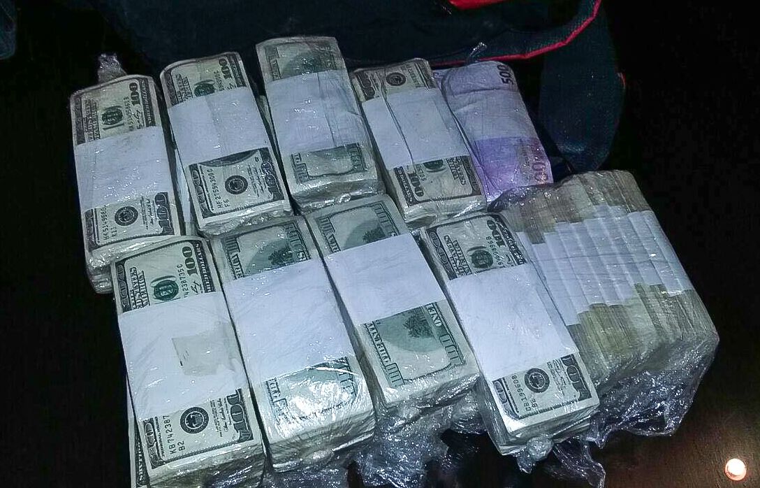 Los millones de dólares con los que José López fue atrapado.<br>