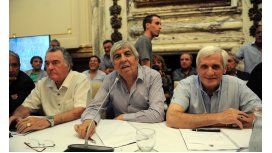 Las tres CGT desisten del paro general a cambio de fondos para obras sociales Las tres CGT desisten del paro general a cambio de fondos para obras sociales