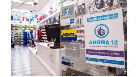 El gobierno analiza elevar de 12 a 18 e incluso hasta 24 la cantidad de cuotas del Ahora 12 para reflotar el consumo El gobierno analiza elevar de 12 a 18 e incluso hasta 24 la cantidad de cuotas del Ahora 12 para reflotar el consumo