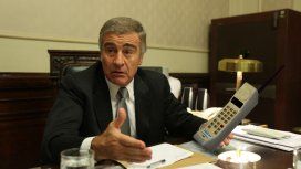 Aguad anunció el plan canje de celulares 2G y estallaron las bromas en Twitter Aguad anunció el plan canje de celulares 2G y estallaron las bromas en Twitter
