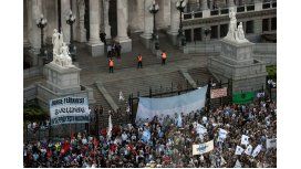 El kirchnerismo se movilizó al Congreso en defensa de la Ley de Medios El kirchnerismo se movilizó al Congreso en defensa de la Ley de Medios
