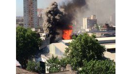 Ordenan al gobierno dar subsidios a los afectados por el incendio en La Boca Ordenan al gobierno dar subsidios a los afectados por el incendio en La Boca