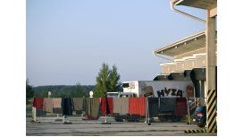 Arrestaron a cuatro sospechosos vinculados con el camión donde murieron 71 refugiados en Austria Arrestaron a cuatro sospechosos vinculados con el camión donde murieron 71 refugiados en Austria