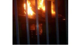 Un voraz incendio afectó a una casa de la Fundación Felices los Niños Un voraz incendio afectó a una casa de la Fundación Felices los Niños