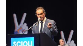 Scioli reúne al PJ bonaerense para sellar la unidad entre Aníbal y Domínguez Scioli reúne al PJ bonaerense para sellar la unidad entre Aníbal y Domínguez