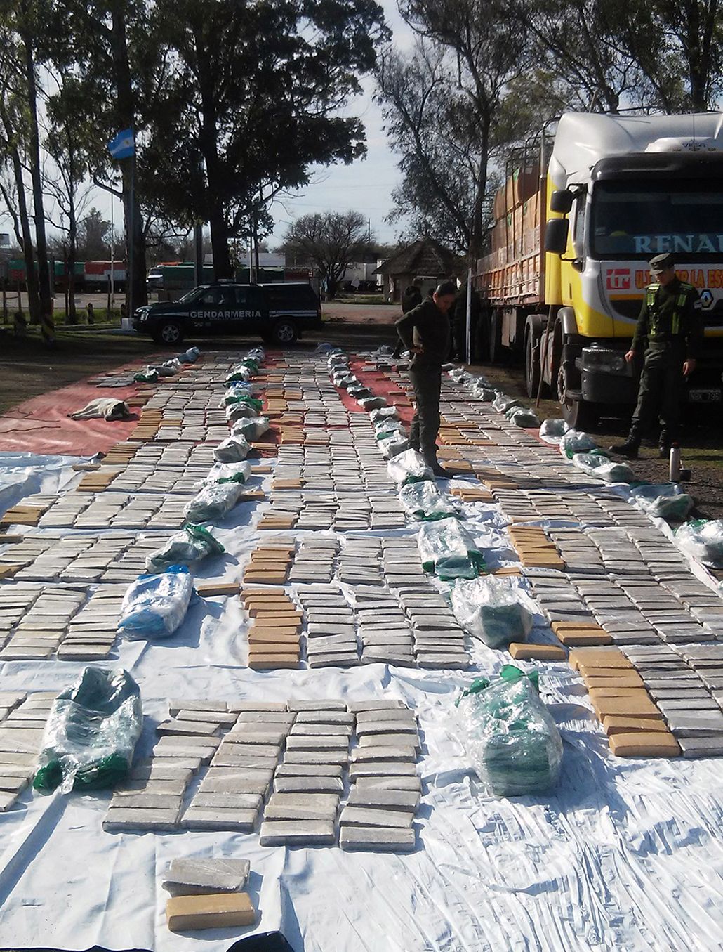 Golpe Al Narcotráfico: Secuestran 1.600 Kilos De Marihuana En Entre ...