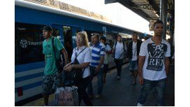 Ferroviarios dejan sin trenes a miles de usuarios del Sarmiento Ferroviarios dejan sin trenes a miles de usuarios del Sarmiento