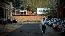 La Justicia ordenó demoler el muro de Clarín en Barracas La Justicia ordenó demoler el muro de Clarín en Barracas