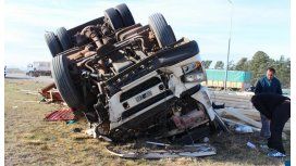 Dos muertos al chocar un camión contra una camioneta en Tornquist Dos muertos al chocar un camión contra una camioneta en Tornquist