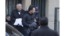 El juez Bonadío rechazó el pedido de extradición de Eduardo Deluca y los Jinkis. El juez Bonadío rechazó el pedido de extradición de Eduardo Deluca y los Jinkis.