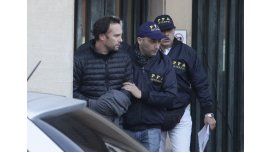 El fallo que rechazó extraditar a los Estados Unidos a los empresarios Hugo y Mariano Jinkis y al ex secretario general de la Conmebol, Eduardo Deluca, quedó firme este miércoles El fallo que rechazó extraditar a los Estados Unidos a los empresarios Hugo y Mariano Jinkis y al ex secretario general de la Conmebol, Eduardo Deluca, quedó firme este miércoles