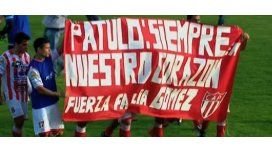 El homenaje de los jugadores de Atlético Paraná a Cristian Gómez El homenaje de los jugadores de Atlético Paraná a Cristian Gómez