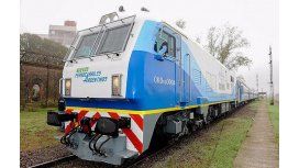 Randazzo recibió la primera formación del tren cero kilómetro en Bahía Blanca Randazzo recibió la primera formación del tren cero kilómetro en Bahía Blanca