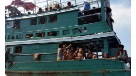 Miles de refugiados están en barcos a la deriva en el sudeste asiático Miles de refugiados están en barcos a la deriva en el sudeste asiático