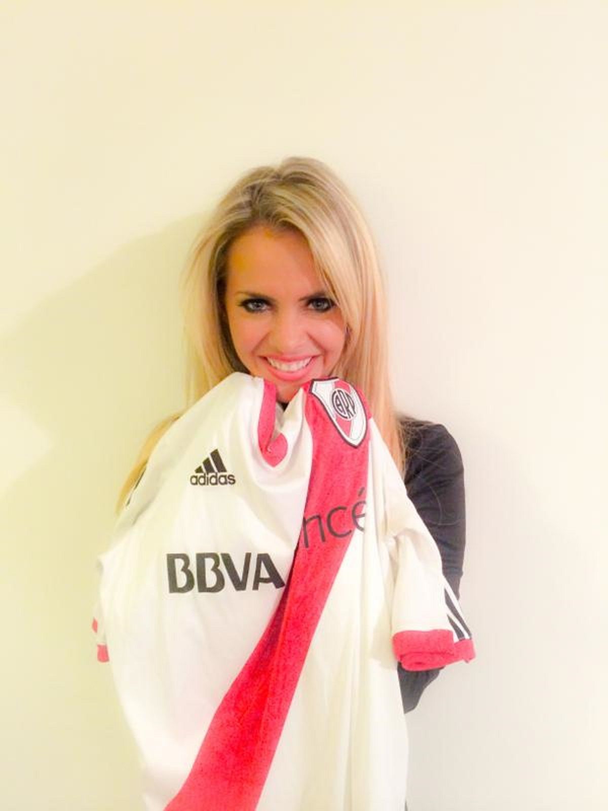 Alejandra Maglietti fue elegida como la voz del Estadio en el partido