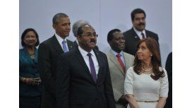 Cristina Kirchner y Barack Obama se saludaron en la foto oficial de la Cumbre Cristina Kirchner y Barack Obama se saludaron en la foto oficial de la Cumbre